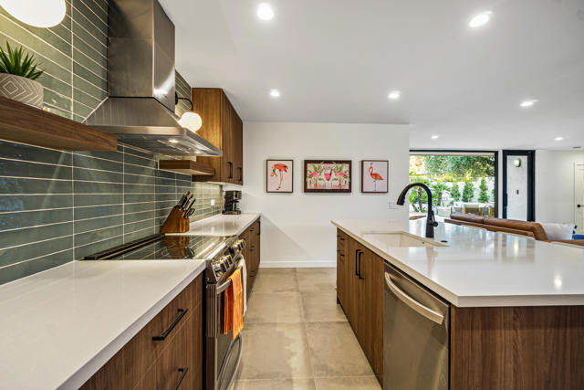 130 W Racquet Club Road #308, Palm Springs, CA 92262