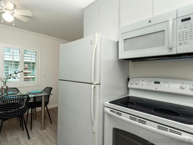 801 C Ave, Coronado CA: https://media.crmls.org/mediaz/95f0fa77-e93d-425f-829b-e465521897a5.jpg