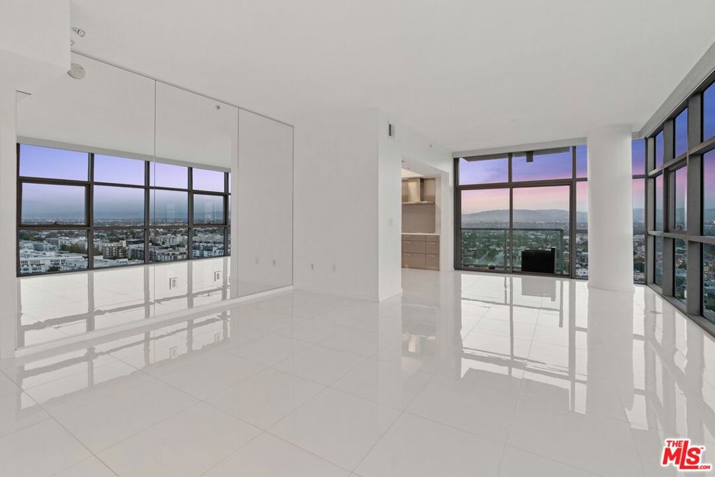 13700 Marina Pointe Drive #1915