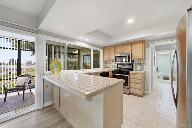 Detail Gallery Image 6 of 34 For 3808 Vista Campana #29,  Oceanside,  CA 92057 - 2 Beds | 2 Baths