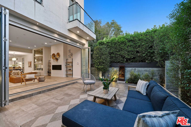 653 Oxford Ave, Venice CA: https://media.crmls.org/mediaz/95f266d5-4a70-4b1d-bba4-a04259049067.jpg