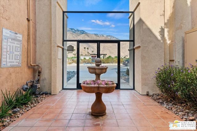 400 N Sunrise Way, Palm Springs CA: https://media.crmls.org/mediaz/95f26e63-addd-4c69-a306-dce9c5cfa030.jpg