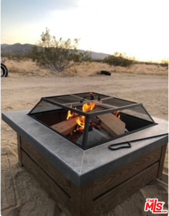 5840 White Feather Road, Joshua Tree CA: https://media.crmls.org/mediaz/95f2a6af-dc3b-4b1e-bc6b-ca6df6f51ad4.jpg