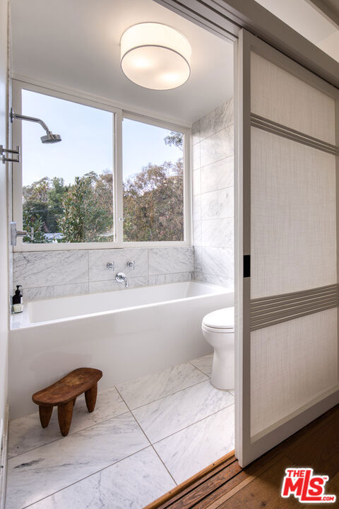1280 Glen Oaks Boulevard, Pasadena CA: https://media.crmls.org/mediaz/95f2ace0-818e-4f25-ab78-def5107e76d2.jpg