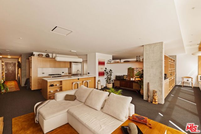 1155 S Grand Avenue, Los Angeles CA: https://media.crmls.org/mediaz/95f31375-200d-4dc6-a3ab-351b49620384.jpg