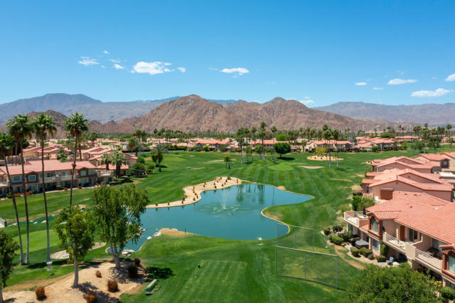 78337 Scarlet Court, La Quinta CA: https://media.crmls.org/mediaz/95f3221b-69f0-4ba6-b063-4e825b186fab.jpg