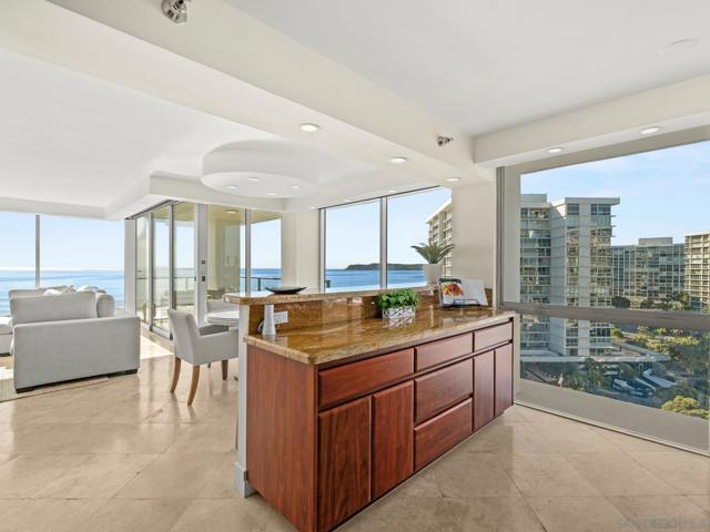 1810 Avenida Del Mundo, Coronado CA: https://media.crmls.org/mediaz/95f34bf3-dad7-4db1-b012-51fb2817762c.jpg