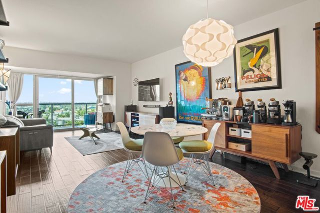13700 Marina Pointe Drive, Marina del Rey CA: https://media.crmls.org/mediaz/95f35696-ec8d-46c7-8d9b-7212ecceeab5.jpg