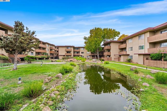 1327 Webster St, Alameda CA: https://media.crmls.org/mediaz/95f36706-18c9-48fe-82dd-b943e8bced76.jpg