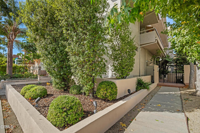 Detail Gallery Image 3 of 37 For 11915 Gorham Ave #3,  Los Angeles,  CA 90049 - 2 Beds | 2 Baths