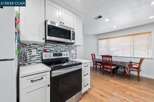 5050 Valley Crest Dr, Concord CA: https://media.crmls.org/mediaz/95f4b6de-905e-4e76-95d7-425278ab0e19.jpg