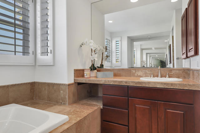 80276 Via Tesoro, La Quinta CA: https://media.crmls.org/mediaz/95f4cdd4-e165-46f3-9de5-b46c3f94cb9f.jpg