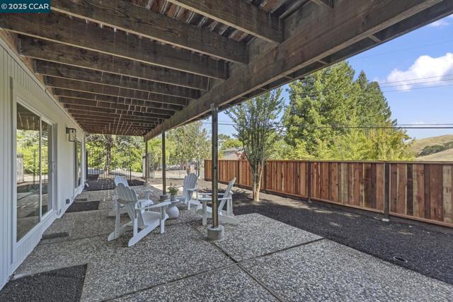 3233 Lucas Circle, Lafayette CA: https://media.crmls.org/mediaz/95f4ede5-3c4b-4e83-86c6-e53e4d77be3f.jpg