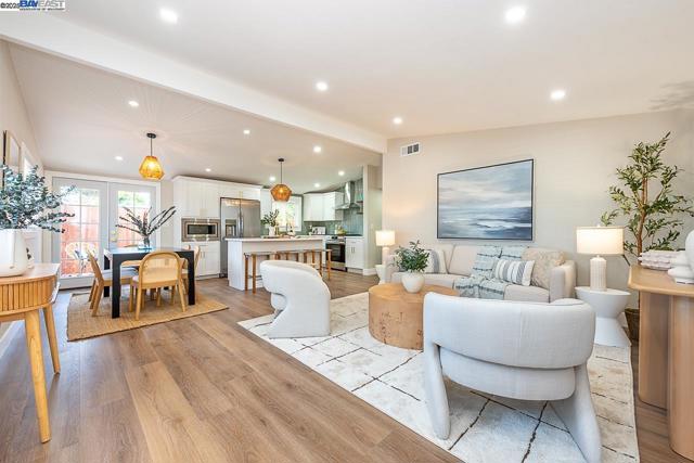 697 Lakewood Dr, Sunnyvale CA: https://media.crmls.org/mediaz/95f54235-9e08-4910-99b2-637c17ab0222.jpg