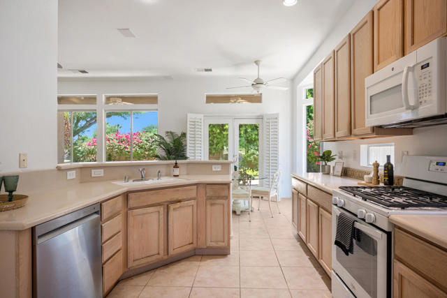 44010 Royal Troon Drive Drive, Indio CA: https://media.crmls.org/mediaz/95f54d12-87dd-460f-b5ad-9b917b7ec616.jpg