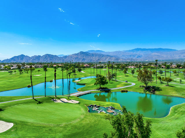 186 Running Springs Drive, Palm Desert CA: https://media.crmls.org/mediaz/95f597c7-d568-46dd-a527-f4b7525f17d7.jpg
