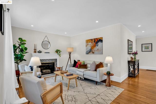 580 Chetwood St., Oakland CA: https://media.crmls.org/mediaz/95f5bef5-26ee-4ea8-b8a2-ceb6c13a5a11.jpg