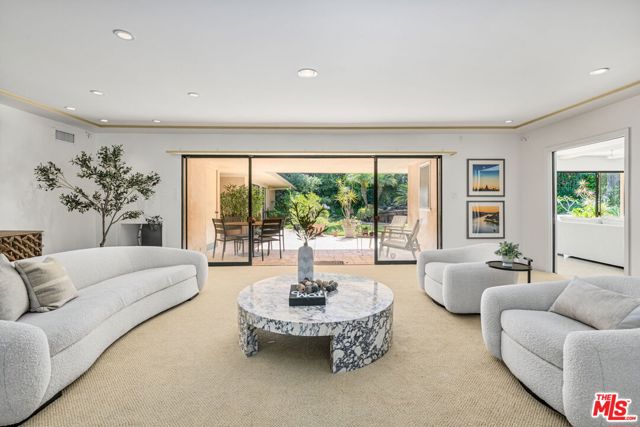 515 Warner Avenue, Los Angeles CA: https://media.crmls.org/mediaz/95f5e1d1-9f6c-4304-824e-86b06356a186.jpg