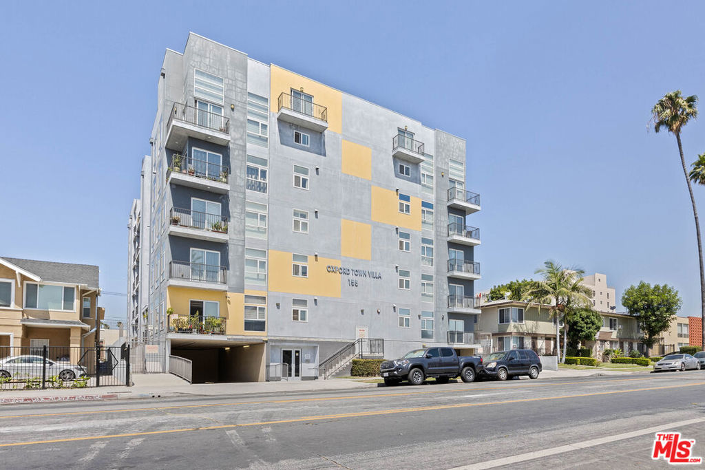 155 S Oxford Avenue #404