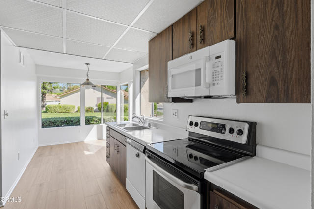 Detail Gallery Image 11 of 35 For 7202 Village 7, Camarillo,  CA 93012 - 2 Beds | 2 Baths