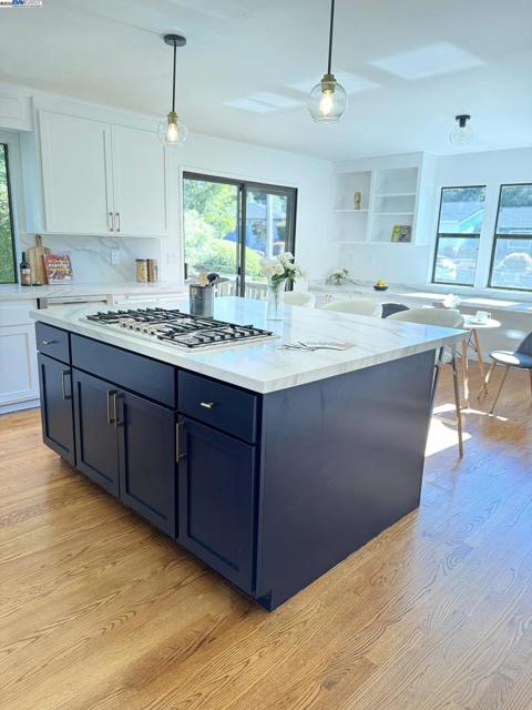 4732 Mira Vista Drive, Castro Valley CA: https://media.crmls.org/mediaz/95f693a8-3368-4398-a200-2fd1e3e65c5d.jpg