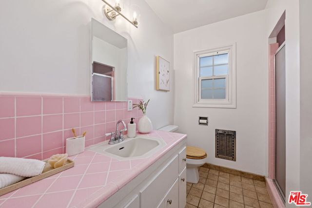 3228 Sagamore Way, Los Angeles CA: https://media.crmls.org/mediaz/95f6e290-5b53-4daa-862d-4abebb603947.jpg