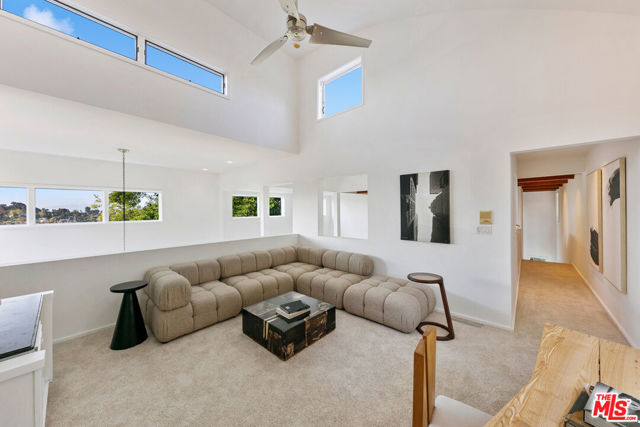 6969 Woodrow Wilson Drive, Los Angeles CA: https://media.crmls.org/mediaz/95f700dd-3a64-4c1f-8811-e7d86feb190d.jpg