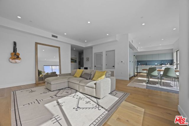 1515 S Holt Avenue, Los Angeles CA: https://media.crmls.org/mediaz/95f74b92-87ad-4de9-92b4-a889ae553199.jpg