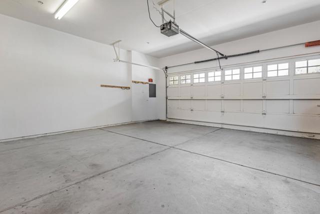 33 Lupine Valley Court, Brisbane CA: https://media.crmls.org/mediaz/95f760ff-792d-4dca-b442-4c190133de19.jpg