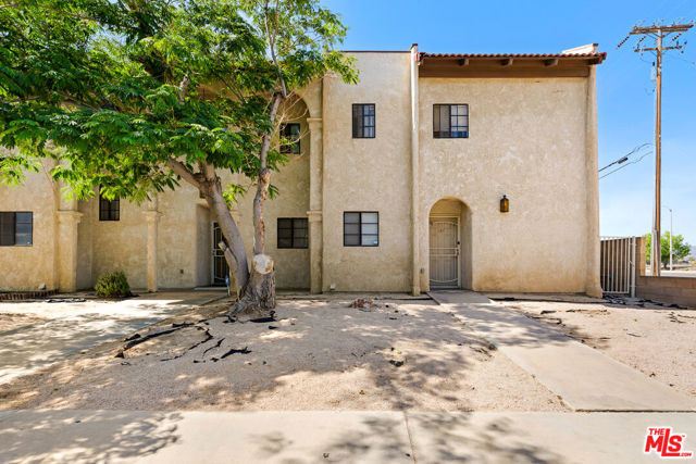 102 E Lancaster Boulevard, Lancaster CA: https://media.crmls.org/mediaz/95f85d05-c036-4418-ae21-9654da09ffc5.jpg