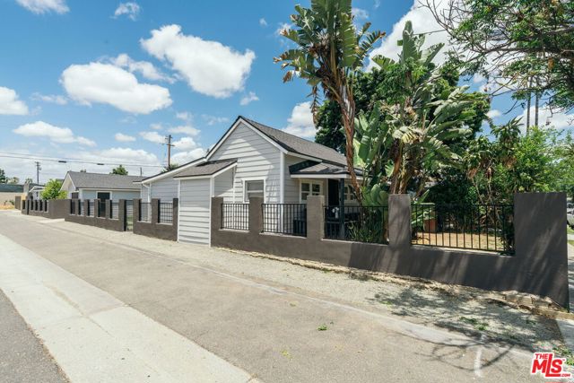 503 E Truslow Avenue, Fullerton CA: https://media.crmls.org/mediaz/95f92623-0188-4a31-a72e-8b5466d7126f.jpg