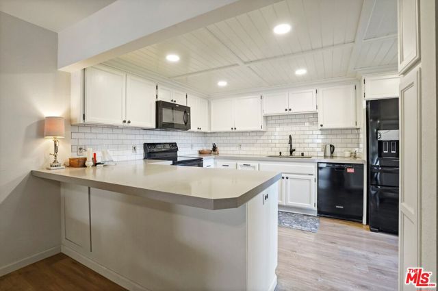 32134 Beachlake Lane, Westlake Village CA: https://media.crmls.org/mediaz/95f95460-e73e-4550-87c2-374e952a6160.jpg