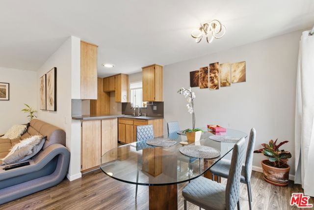 5400 Lindley Avenue, Encino CA: https://media.crmls.org/mediaz/95f99631-1e03-490b-afea-fbaf0b58f79d.jpg