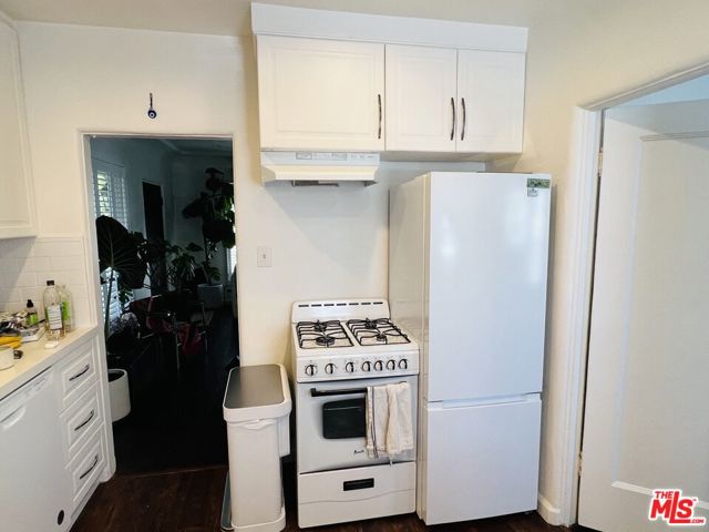 8916 Cadillac Avenue, Los Angeles CA: https://media.crmls.org/mediaz/95f9bc77-eedb-4fa9-a09b-971657ef343c.jpg