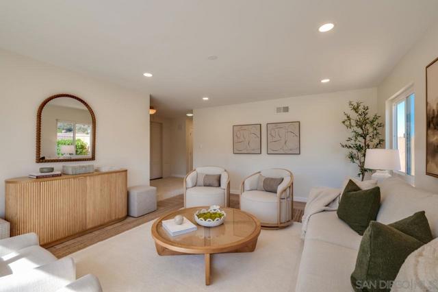 11384 Almazon St, San Diego CA: https://media.crmls.org/mediaz/95fa2f70-8a2a-408e-a115-5b77ef45f9e7.jpg