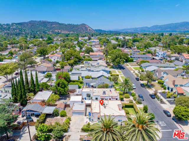 3300 Garden Avenue, Los Angeles CA: https://media.crmls.org/mediaz/95fa53f4-2c8c-4225-891f-308b227e5d7e.jpg