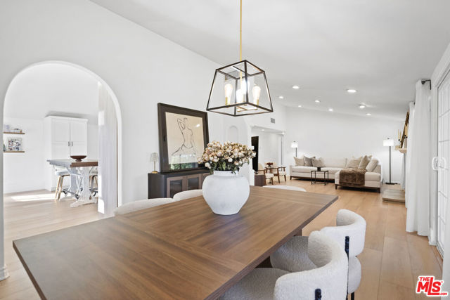 20338 Coulson Street, Woodland Hills CA: https://media.crmls.org/mediaz/95faade3-b3c2-4d15-9a21-132ab40e7893.jpg