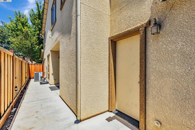 208 Jupiter Ct., Pittsburg CA: https://media.crmls.org/mediaz/95fb0838-b563-41a8-b268-57fc09ef3cc4.jpg