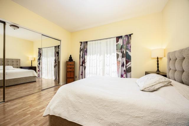 521 Arbor Dr, San Diego CA: https://media.crmls.org/mediaz/95fb331b-864c-4555-8db7-70b547840fc5.jpg