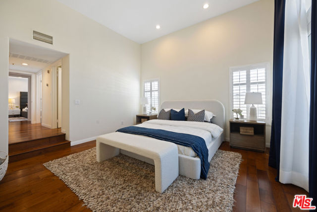 Drew Fenton | 12011 Goshen Avenue Los Angeles CA | MLS: 7095692