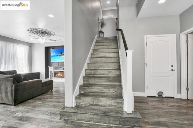 25 Solitude Ct, Oakley CA: https://media.crmls.org/mediaz/95fc633e-9a80-4d90-95b5-78762752babd.jpg
