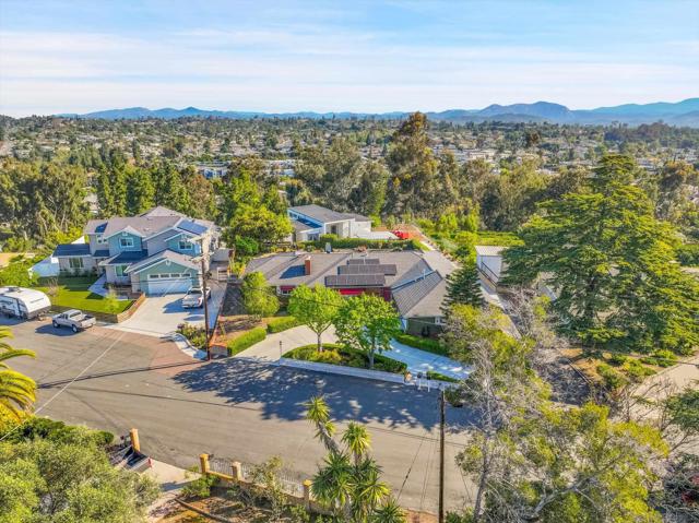 9226 Briercrest Dr, La Mesa CA: https://media.crmls.org/mediaz/95fcc9e8-657e-48cc-9e1d-f38993c3b13a.jpg