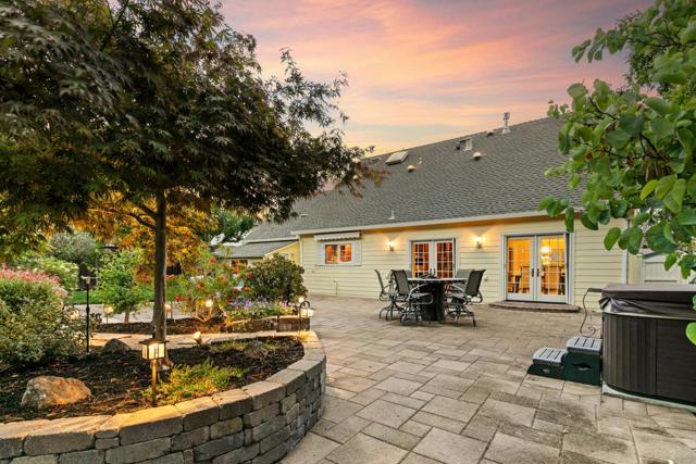 2982 Arguello Drive, Burlingame CA: https://media.crmls.org/mediaz/95fd9d11-5051-49f7-a39e-a68add767be7.jpg