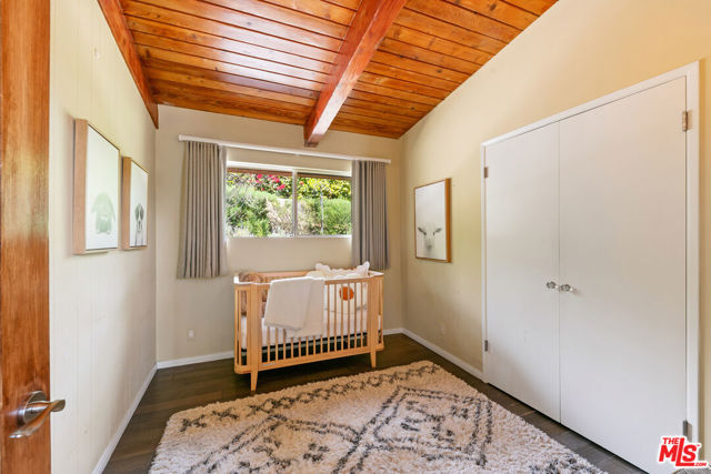1470 N Tigertail Road, Los Angeles CA: https://media.crmls.org/mediaz/95fe155a-3c3e-4371-b9cb-cf53cb1dc0da.jpg
