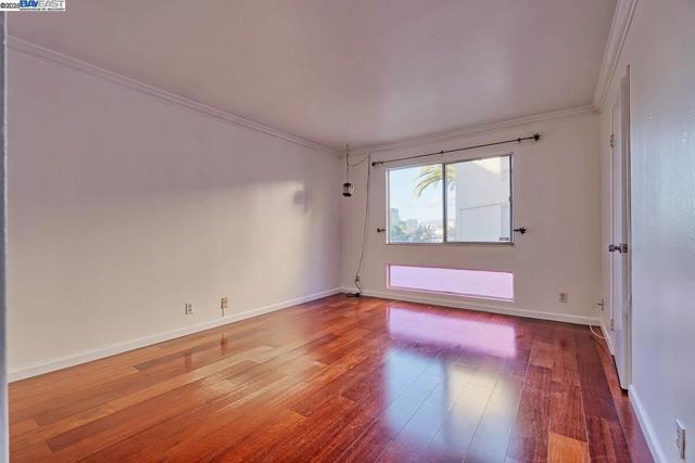 151 Lakeside Dr, Oakland CA: https://media.crmls.org/mediaz/95fe2cf8-6988-405a-a7ca-807e71bcec09.jpg