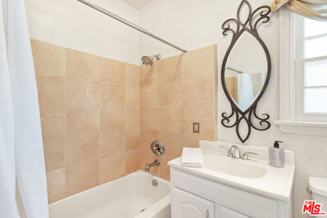 1148 COLDWATER CANYON Drive, Beverly Hills CA: https://media.crmls.org/mediaz/95fed6e9-7193-4967-b41a-22f9ef220708.jpg