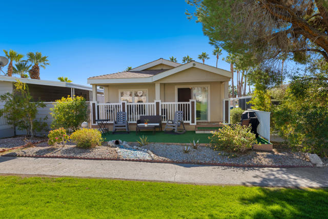 15500 Bubbling Wells Road, Desert Hot Springs CA: https://media.crmls.org/mediaz/95ff84f7-6dae-4546-8544-0cd612ff9fe3.jpg