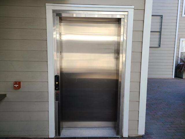 1982 W Bayshore Road, East Palo Alto CA: https://media.crmls.org/mediaz/96002d27-6796-4ebe-9f66-81855ac096b5.jpg