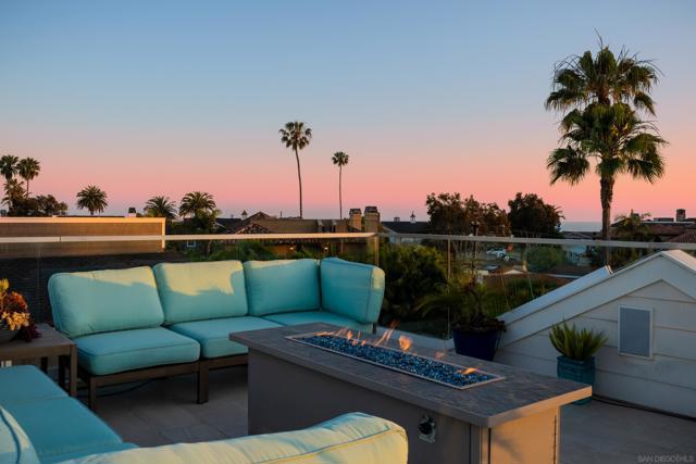 1040 Pine St, Coronado CA: https://media.crmls.org/mediaz/96004da1-80b7-4f8c-9300-db5186eb32a5.jpg
