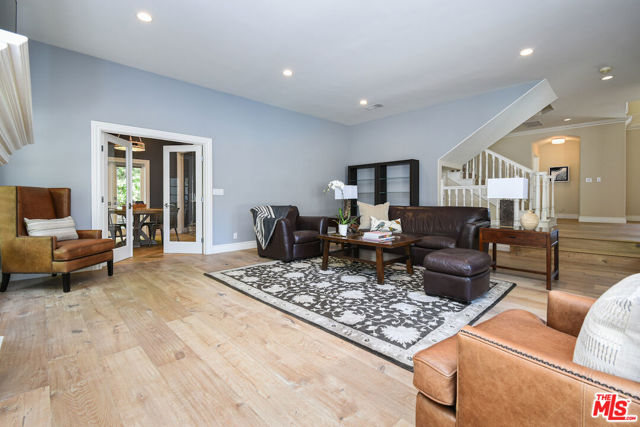 5449 S Rim Street, Thousand Oaks CA: https://media.crmls.org/mediaz/96007b06-933c-4b62-9247-71d3278b340d.jpg